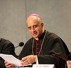 Mons. Rino Fisichella es ponente en este Congreso sobre Santa Teresa.
