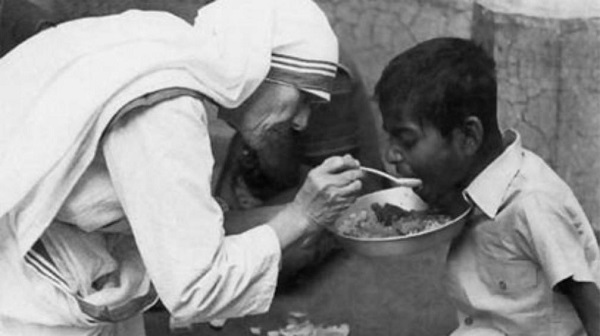 Dar de comer al hambriento en el tercer estadio de la religión y la fe
